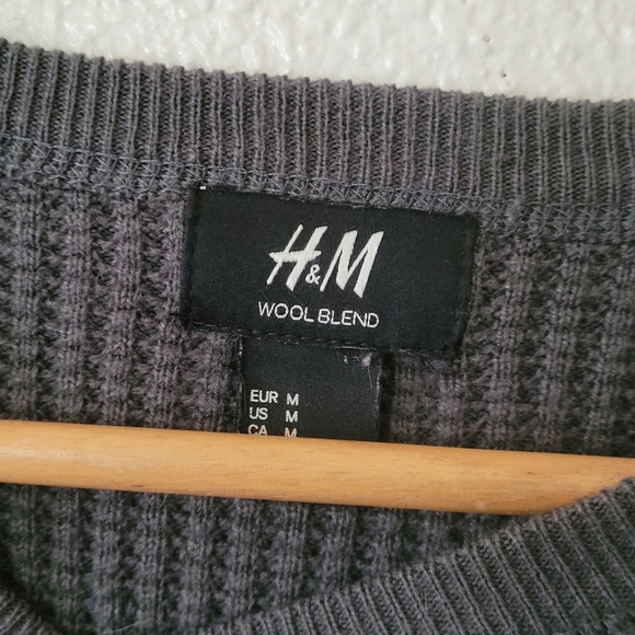 H&M Men's Charcoal and Black Crewneck Sweater - Picture 2 of 7